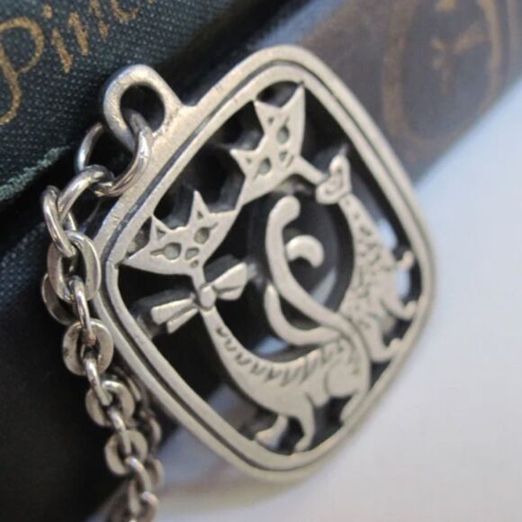 Vintage Pewter Gray Double Cat Open Work Pendant Necklace - Picture 3 of 6